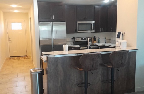 Goldendale House | New townhouse, Class 2 EV charger, private back patio, muscle car garage