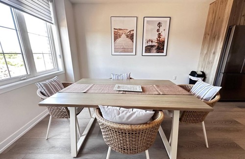 Oakville House | New townhouse for rent - 4 Bedrooms, 3.5 baths, 2 Car garage, WFH setup.