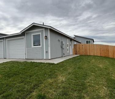Umatilla House | New Townhouse Near Highway