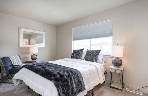Tri-Cities House | New Townhouse! Private Yard & Garage 3/2.5 #5748
