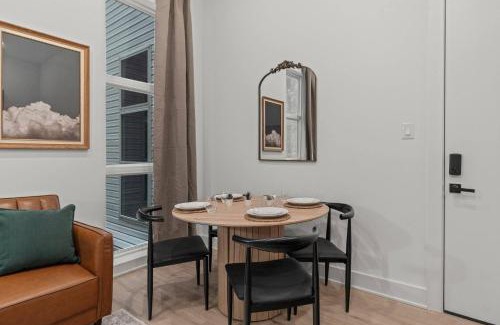 Old City Apartment | New townhouse SLEEP 4 Best Spot-Old City Philly