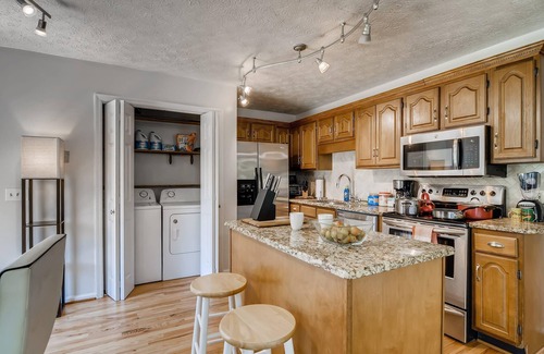 Franklin House | New- Tranquil & Gorgeous Countryside 3br/2bath Home on 1 Acre - 20 Min From Nashville!