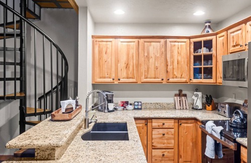 Sedona House | NEW! Tranquil Sedona Creekside Retreat!