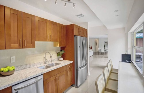 Ludlam House | NEW Tropi-Casual Miami Oasis 4 bed 2 bath