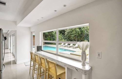 Ludlam House | NEW Tropi-Casual Miami Oasis 4 bed 2 bath