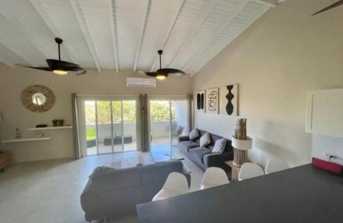 Beacon Hill Villa | New* Tropical Modern Townhouse in SXM