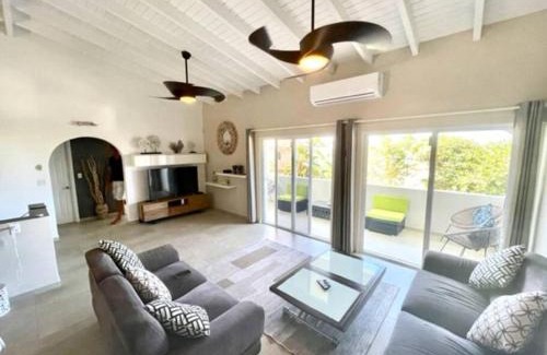 Beacon Hill Villa | New* Tropical Modern Townhouse in SXM
