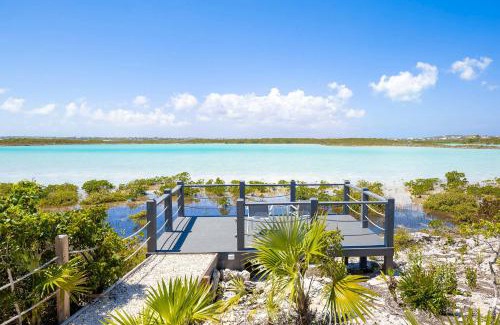 Discovery Bay Villa | NEW Tropical Waterfront Cooper Jack Bay Villas