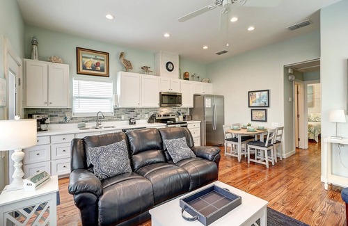 Port Aransas House | New Turquoise Treehouse Bungalow!
