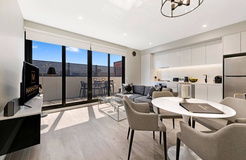 Glen Iris Apartment | NEW! Two Bedroom Deluxe at Manhattan Apts Glen Iris