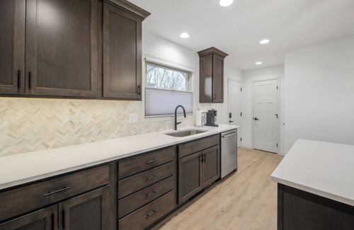 New Ulm House | 🌟 New Ulm Klock Haus 2️⃣ King Beds & 1️⃣ Queen Bed ⭐️ NEWLY RENOVATED