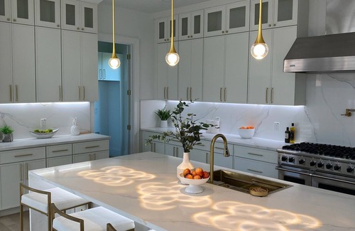 Bluffview Villa | New Ultra High-End Luxury Villa with 6 BR 6.5BA, Pool, Grill, Garage, EV Charger
