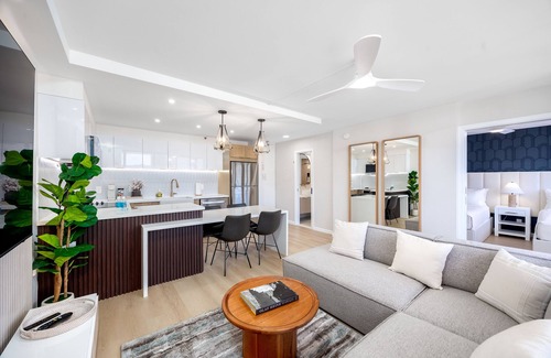 Waikiki Condo | New Upscale 21st Floor Waikiki Banyan Steps to Beach w/Parking