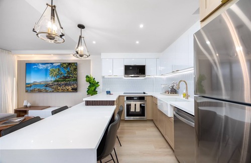 Waikiki Condo | New Upscale 21st Floor Waikiki Banyan Steps to Beach w/Parking