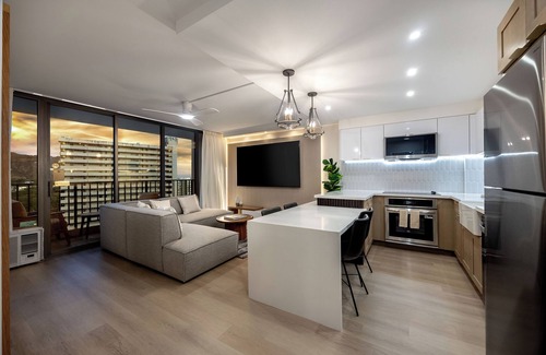 Waikiki Condo | New Upscale 21st Floor Waikiki Banyan Steps to Beach w/Parking