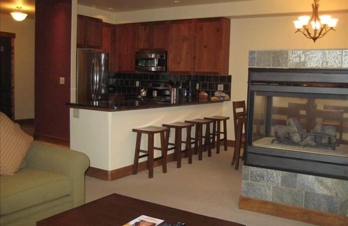 Copper Mountain Village Condo | New Upscale Condo. Mountain Views. Near New Lift & Ski School.