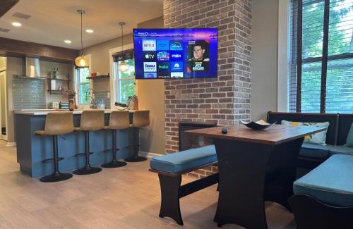 Historic Downtown Apartment | NEW! Urban Oasis, Chic 3-BR 2-BA Corner Unit, Steps Away from NYC!