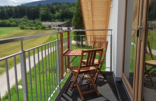 Teisendorf Apartment | New vacation apartment with mountain views