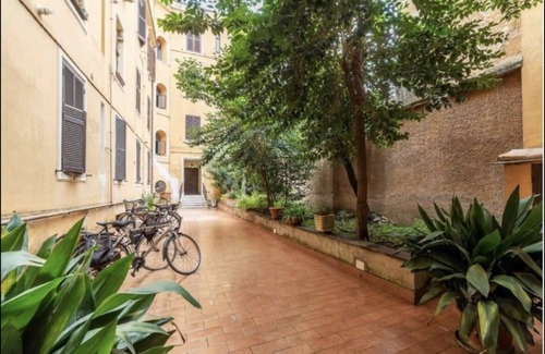 Rione XIV Borgo Apartment | New Vatican Apartment