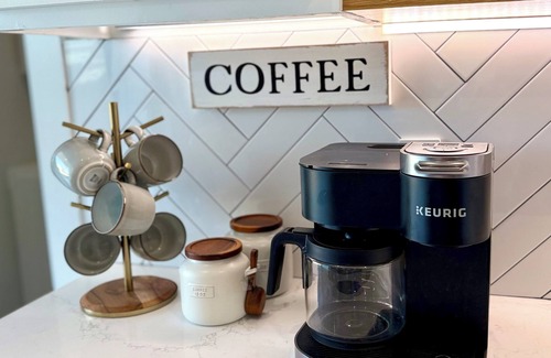 Fort Worth House | NEW Vibrant Southwest Vibes home, 5 Minutes to Downtown FW