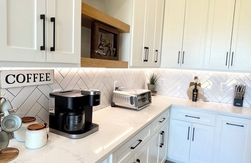 Fort Worth House | NEW Vibrant Southwest Vibes home, 5 Minutes to Downtown FW