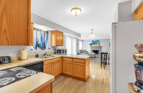 Ann Arbor House | NEW! Victors Homebase (4-Bedroom) - Pets Allowed