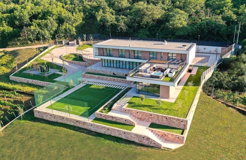 Podbablje Villa | NEW! Villa Excelsior with Conference Room and Family Suites for Groups up to 20 Guests