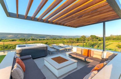 Podbablje Villa | NEW! Villa Excelsior with Conference Room and Family Suites for Groups up to 20 Guests