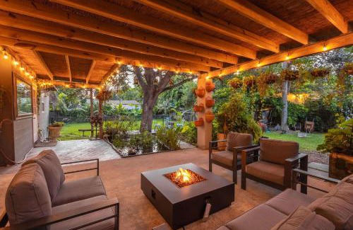 Golden Glades Villa | New Villa Jungle Paradise Heated Pool BBQ Soccer