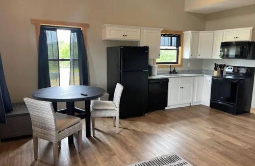 Harrodsburg Villa | New Villa On the Bourbon Trail with HOT TUB-1