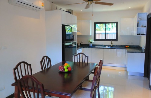 Rawai Villa | New Villa swimming pool near naiharn beach