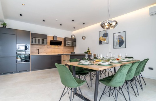 Tugare Villa | NEW! Villa Top Hill,heated pool,Jacuzzi,Sauna,5 en-suite bedrooms,Media room