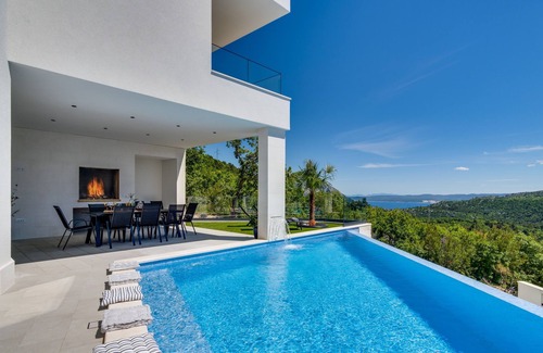 Tugare Villa | NEW! Villa Top Hill,heated pool,Jacuzzi,Sauna,5 en-suite bedrooms,Media room