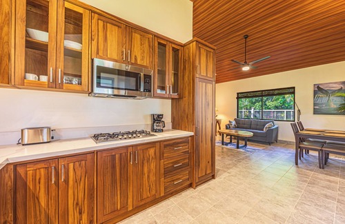 Playa Matapalo House | New Villa! well-appointed home-3 min walk to beach, near Manuel Antonio Quepos