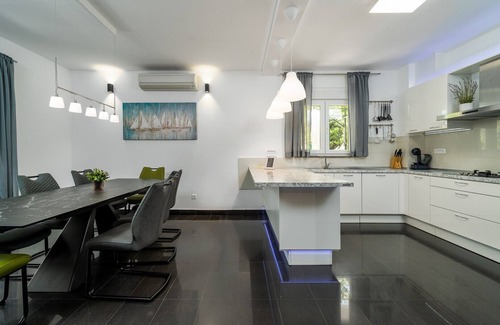 Kucice Villa | New! Villa Zara with 34 sqm heated Pool, Jacuzzi, Billiard, Table tennis, 8pax