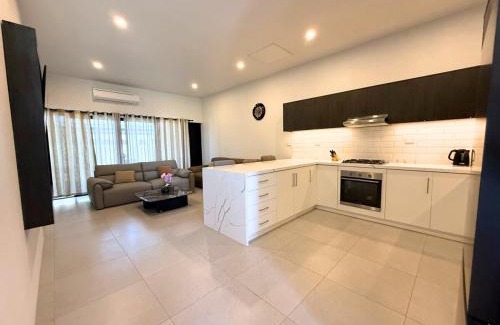 Wailoloa Apartment | New Wailoaloa Escape with Breathtaking Views