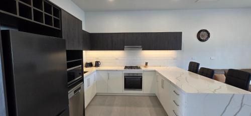 Wailoloa Apartment | New Wailoaloa Escape with Breathtaking Views