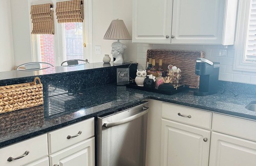 Oxford House | New! Walk to UM football stdm; 1 mi to sq 2 BR that sleeps 6! Back patio;