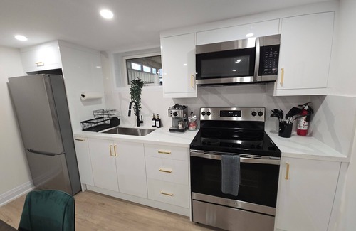 Aldershot House | New Warm & Comfort Tranquil Home by the Lake