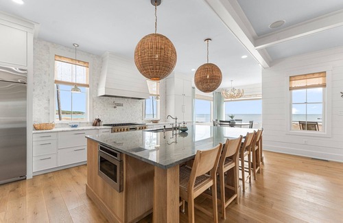Kilmarnock House | NEW Waterfront Cottage in pleasant Kilmarnock with Views of Bay and Sandy Beach