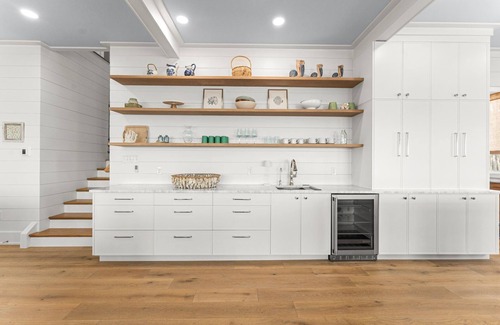 Kilmarnock House | NEW Waterfront Cottage in pleasant Kilmarnock with Views of Bay and Sandy Beach