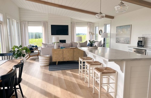Hope River House | NEW…Waterfront, Hot Tub, Private