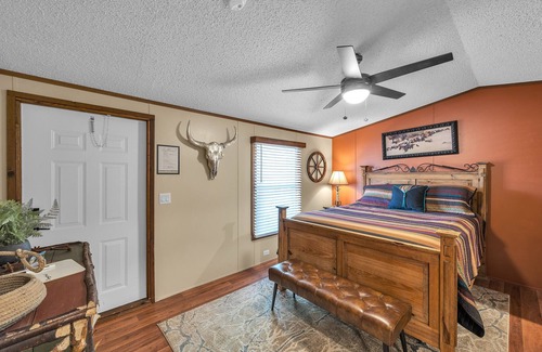 Kingston Cabin | NEW! Waterfront Lodge - The Lodges at Fossil Creek