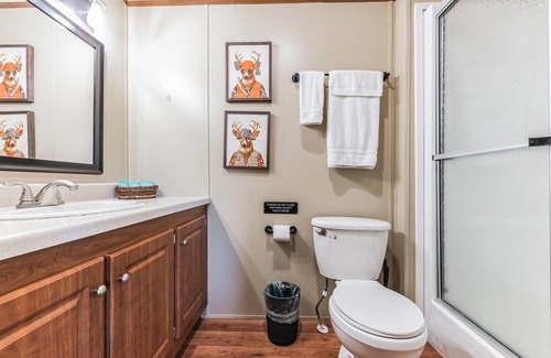 Kingston Cabin | NEW! Waterfront Lodge - The Lodges at Fossil Creek