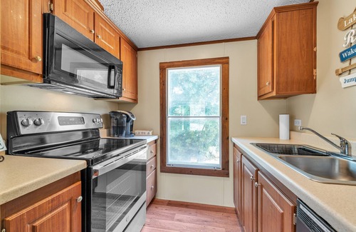 Kingston Cabin | NEW! Waterfront Lodge by The Lodges at Fossil Creek