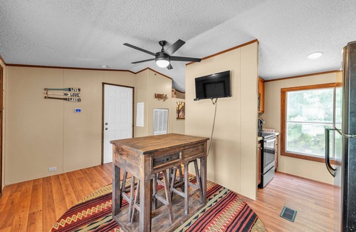 Kingston Cabin | NEW! Waterfront Lodge by The Lodges at Fossil Creek