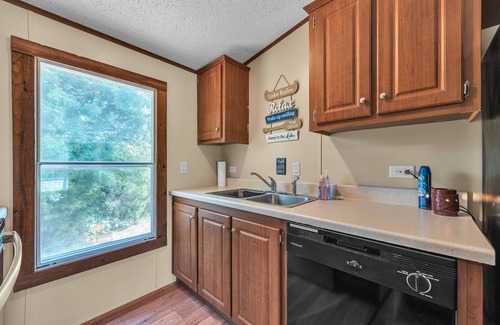 Kingston Cabin | NEW! Waterfront Lodge by The Lodges at Fossil Creek