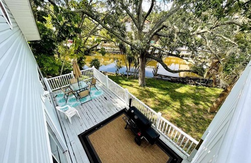 Palm Harbor House | NEW Waterfront Retreat/centrally loc/wifi/parking