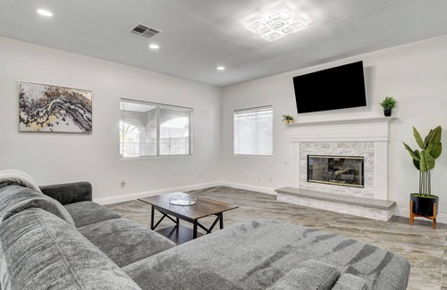 Las Vegas Villa | NEW: Waterslide Pool Villa + Basketball Court! 8MIN STRIP! ⭐️⭐️⭐️⭐️⭐️