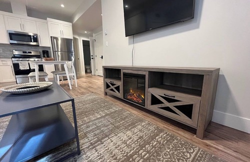 Surrey Apartment | New White Rock Suite Close to Pier and Border